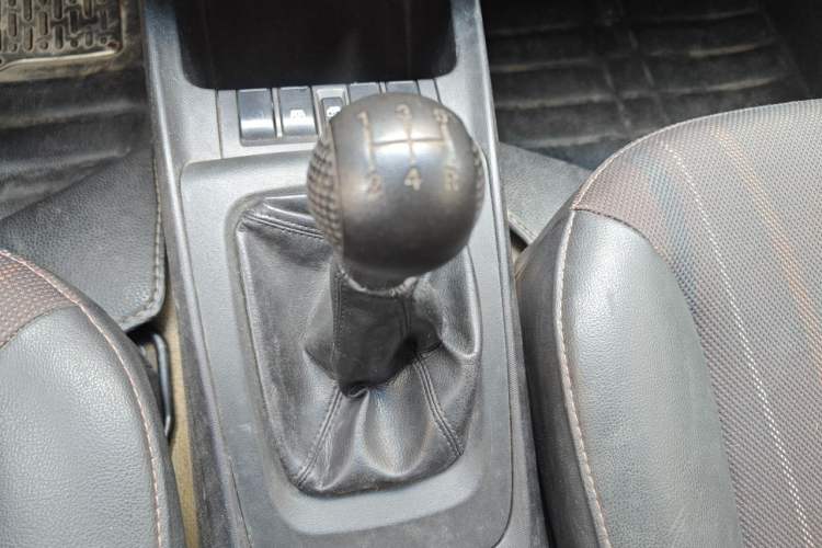 Used Chevrolet Sail 2013 Sedan 1.2L Manual Fashion Edition Gear Lever