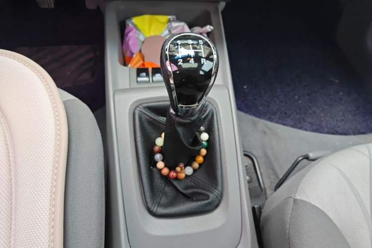 Used Chevrolet Sail 2013 Hatchback 1.4L Manual Enjoyment Edition Gear Lever