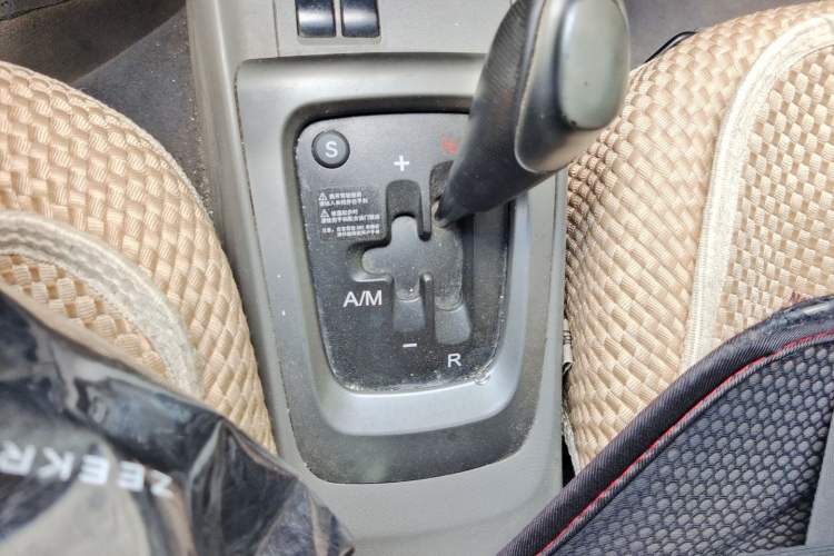 Used Chevrolet Sail 2013 Sedan 1.2L AMT Ideal Edition Gear Lever