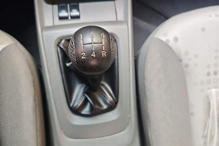 Used Chevrolet Sail 2013 Sedan 1.4L Manual Ideal Edition Gear Lever