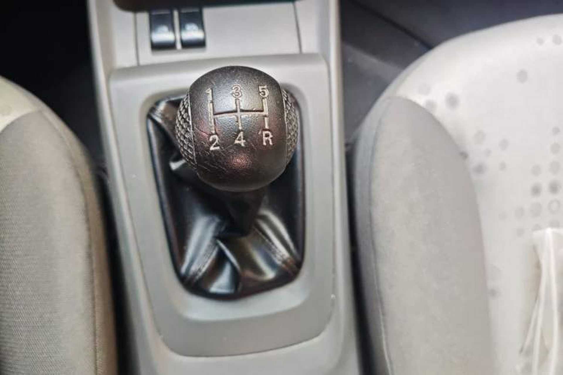 Used Chevrolet Sail 2013 Sedan 1.4L Manual Ideal Edition Gear Lever