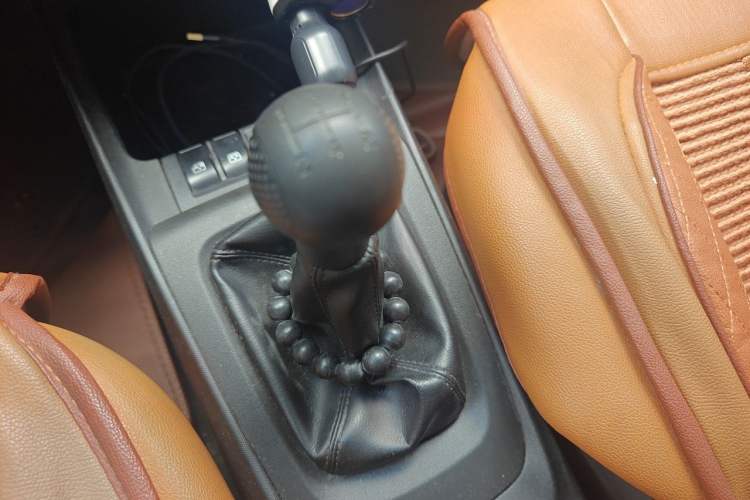 Used Chevrolet Sail 2013 Sedan 1.2L Manual Fashionable Happiness Edition Gear Lever