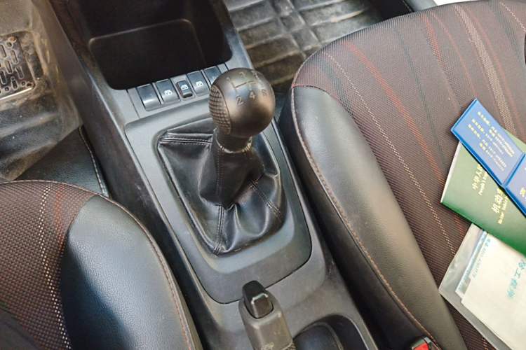Used Chevrolet Sail 2013 Sedan 1.2L Manual Fashionable Happiness Edition Gear Lever