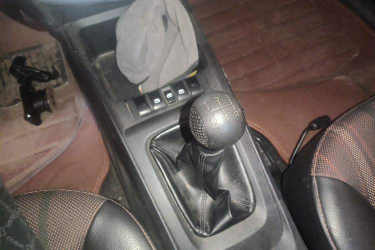 Used Chevrolet Sail 2013 Sedan 1.2L Manual Fashionable Happiness Edition Gear Lever
