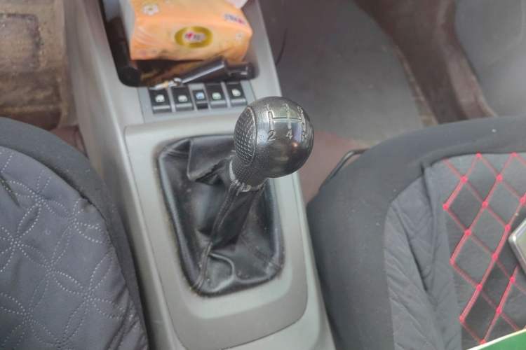 Used Chevrolet Sail 2013 Sedan 1.2L Manual Fashionable Happiness Edition Gear Lever