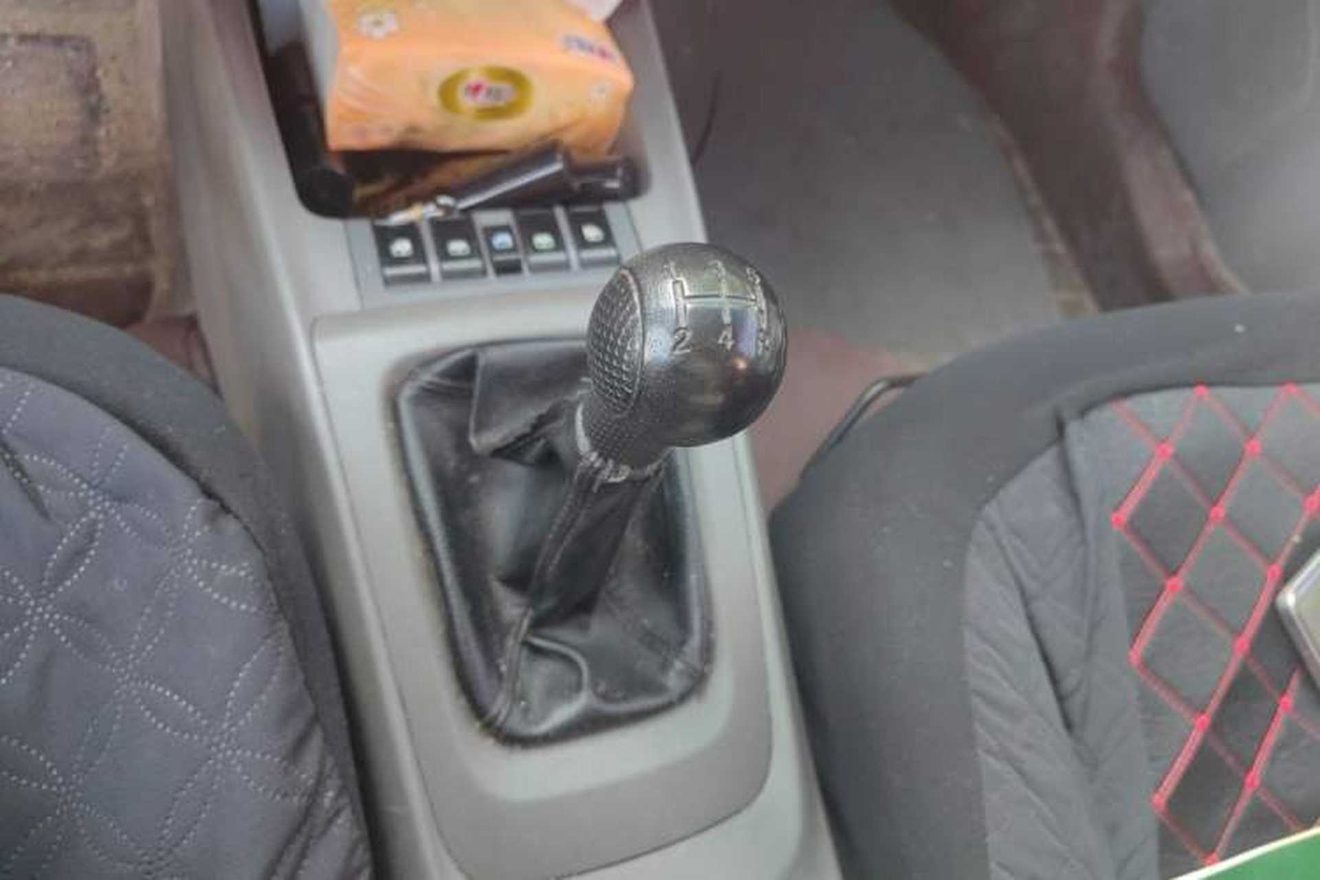 Used Chevrolet Sail 2013 Sedan 1.2L Manual Fashionable Happiness Edition Gear Lever