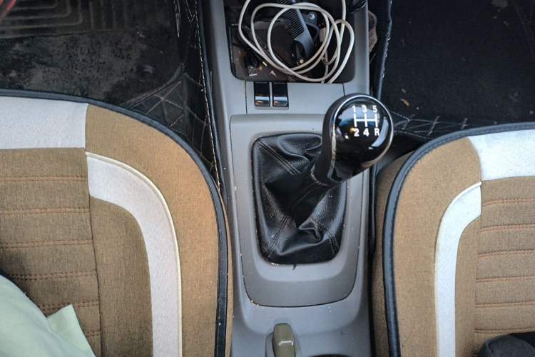 Used Chevrolet Sail 2013 Sedan 1.2L Manual Warm Edition Gear Lever