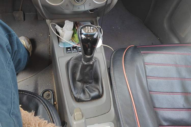 Used Chevrolet Sail 2013 Sedan 1.2L Manual Fashionable Happiness Edition Gear Lever
