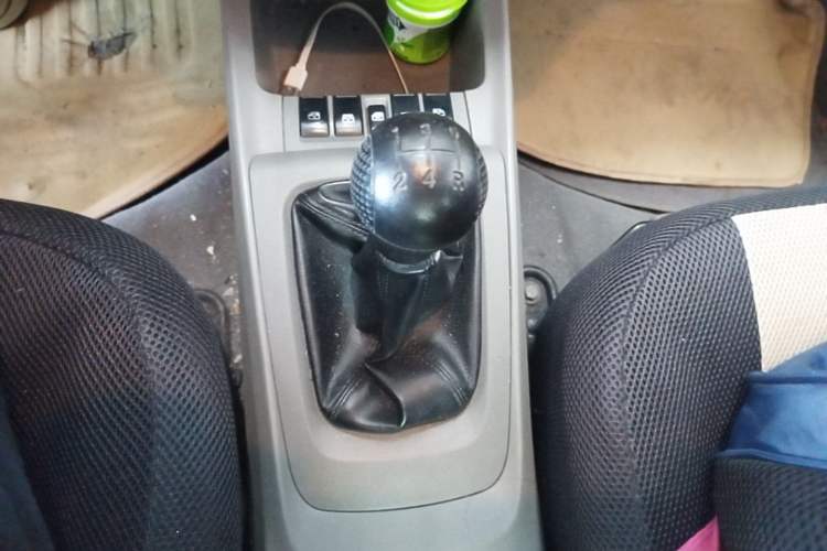 Used Chevrolet Sail 2013 Sedan 1.4L Manual Elegance Edition Gear Lever