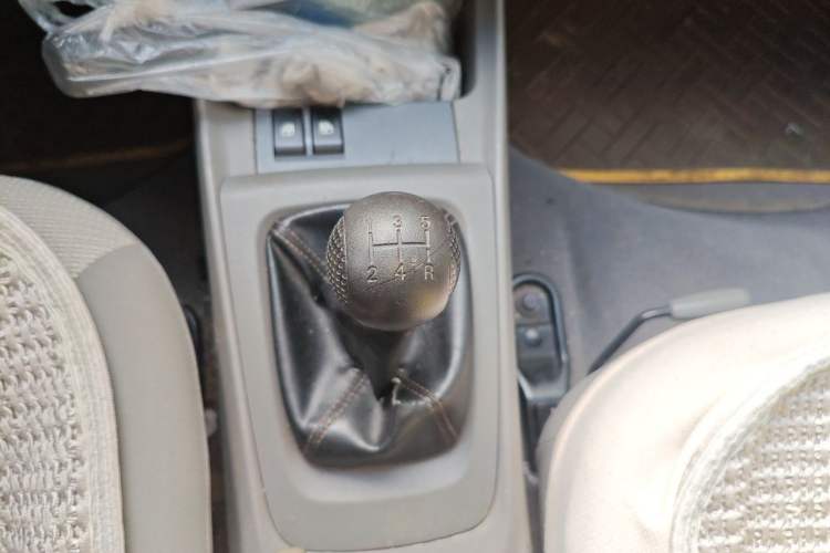 Used Chevrolet Sail 2013 Hatchback 1.2L Manual Warm Edition Gear Lever