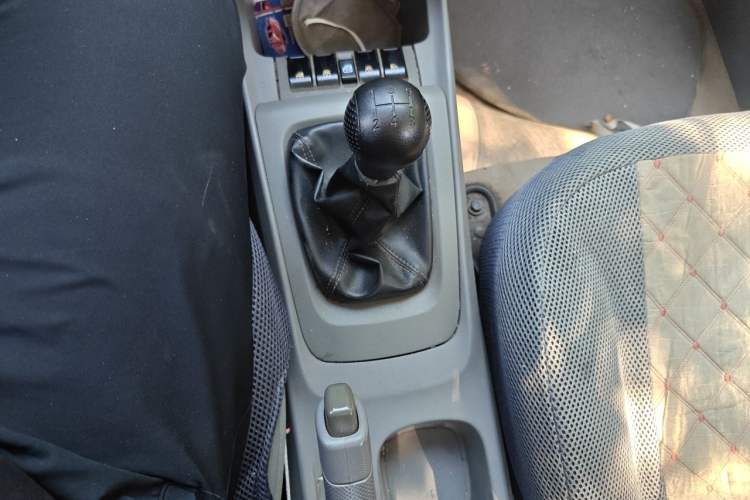 Used Chevrolet Sail 2013 Sedan 1.2L Manual Fashionable Happiness Edition Gear Lever