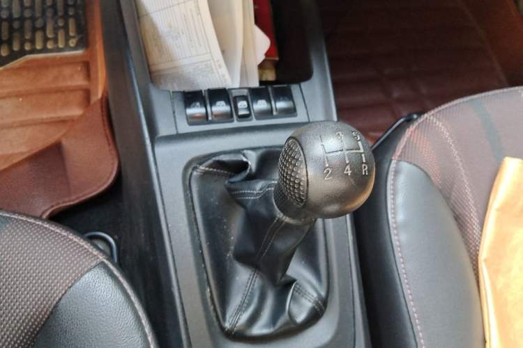 Used Chevrolet Sail 2013 Sedan 1.4L Manual Ideal Happiness Edition Gear Lever