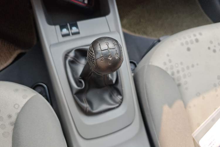 Used Chevrolet Sail 2013 Sedan 1.2L Manual Fashion Edition Gear Lever