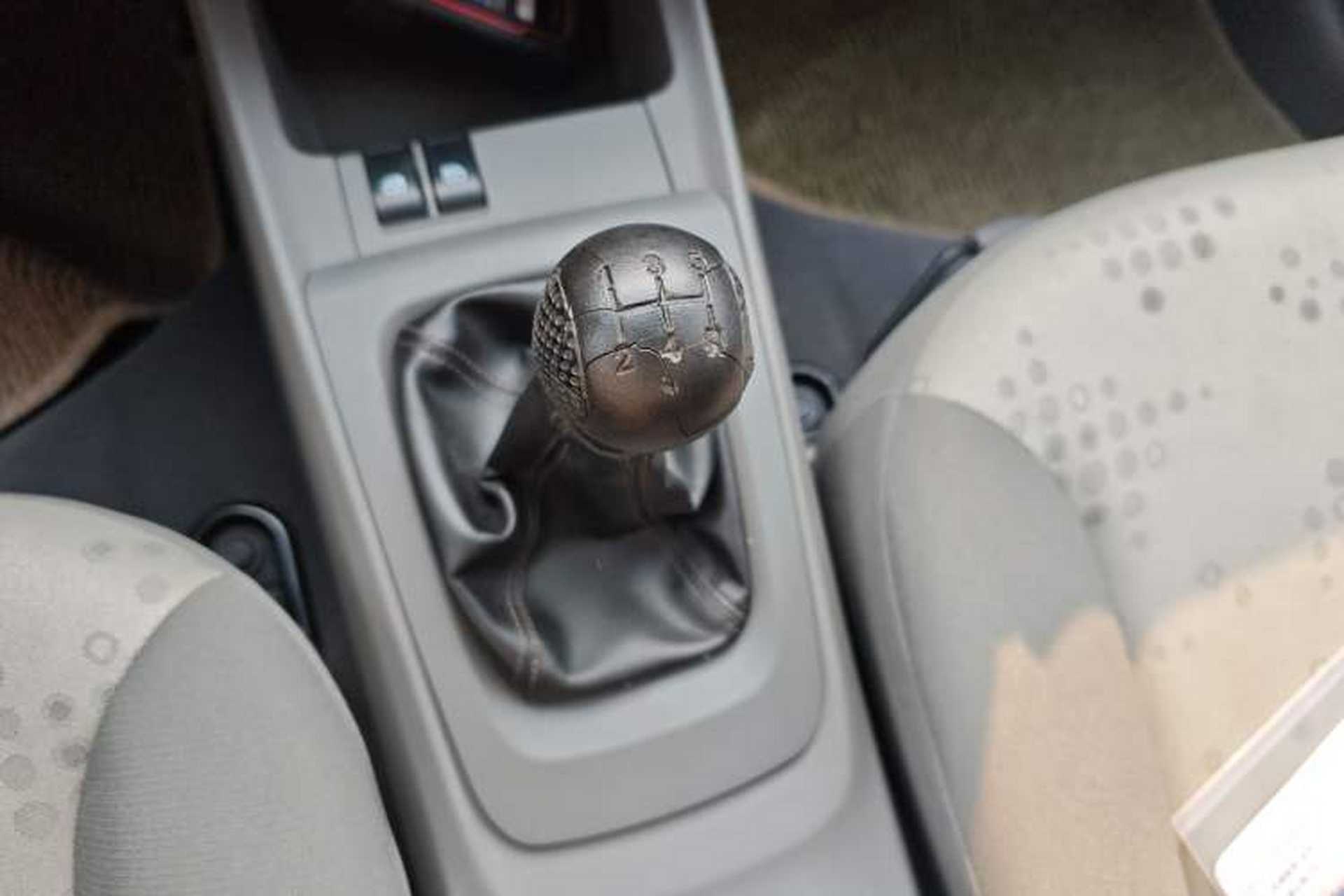 Used Chevrolet Sail 2013 Sedan 1.2L Manual Fashion Edition Gear Lever