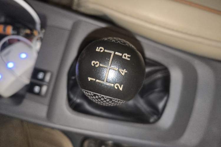 Used Chevrolet Sail 2013 Sedan 1.2L Manual Fashion Edition Gear Lever