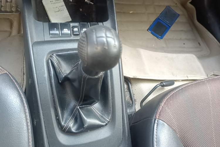 Used Chevrolet Sail 2013 Sedan 1.4L Manual Ideal Happiness Edition Gear Lever