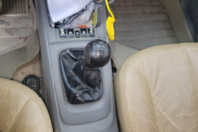 Used Chevrolet Sail 2013 Hatchback 1.2L Manual Ideal Edition Gear Lever
