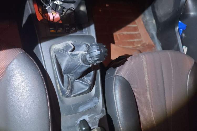 Used Chevrolet Sail 2013 Sedan 1.4L Manual Ideal Happiness Edition Gear Lever
