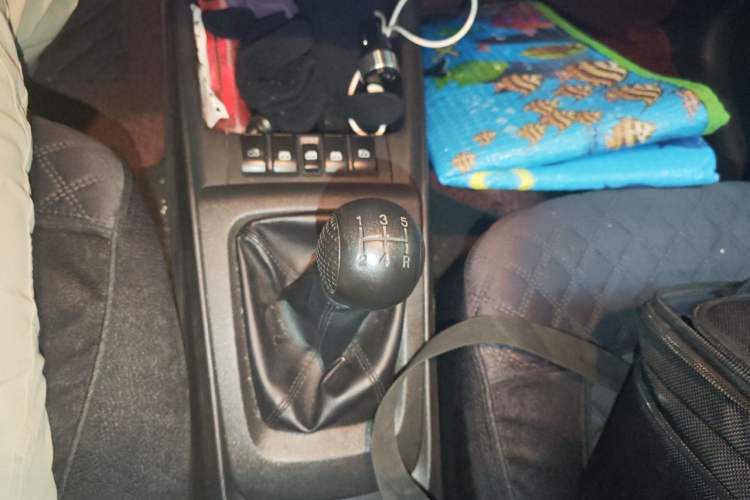 Used Chevrolet Sail 2013 Sedan 1.2L Manual Fashionable Happiness Edition Gear Lever