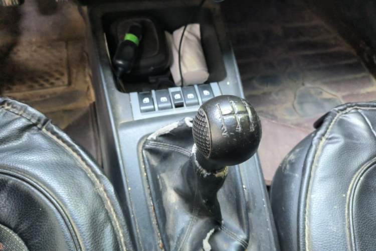 Used Chevrolet Sail 2013 Sedan 1.4L Manual Ideal Happiness Edition Gear Lever