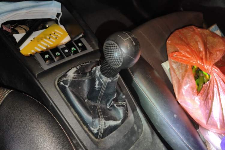 Used Chevrolet Sail 2013 Sedan 1.2L Manual Fashionable Happiness Edition Gear Lever