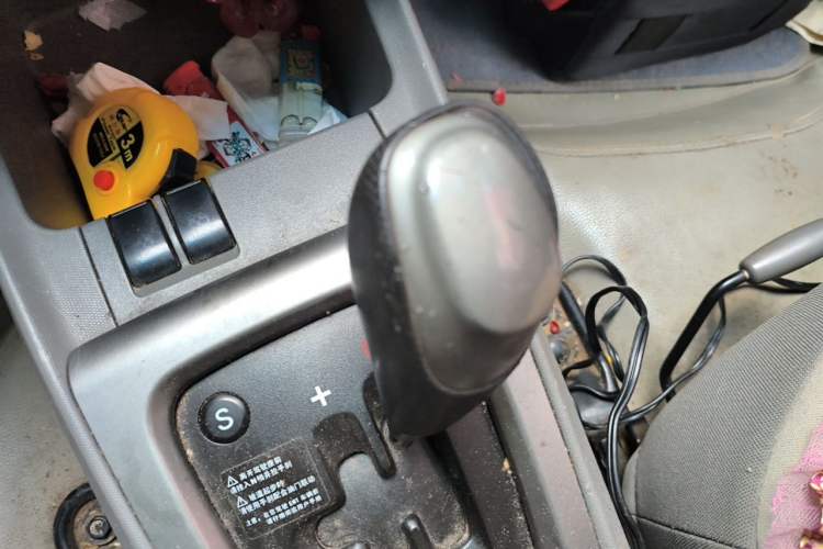 Used Chevrolet Sail 2013 Hatchback 1.2L AMT Ideal Edition Gear Lever