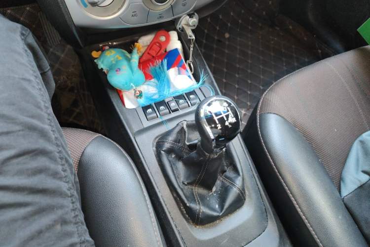 Used Chevrolet Sail 2013 Sedan 1.2L Manual Fashion Edition Gear Lever