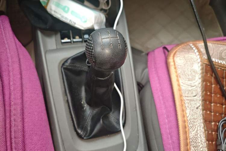 Used Chevrolet Sail 2013 Sedan 1.2L Manual Fashionable Happiness Edition Gear Lever