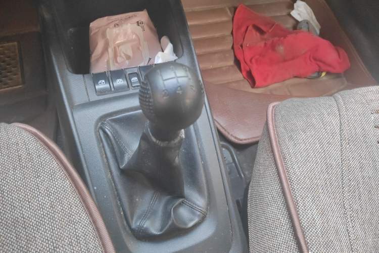 Used Chevrolet Sail 2013 Sedan 1.4L Manual Ideal Happiness Edition Gear Lever