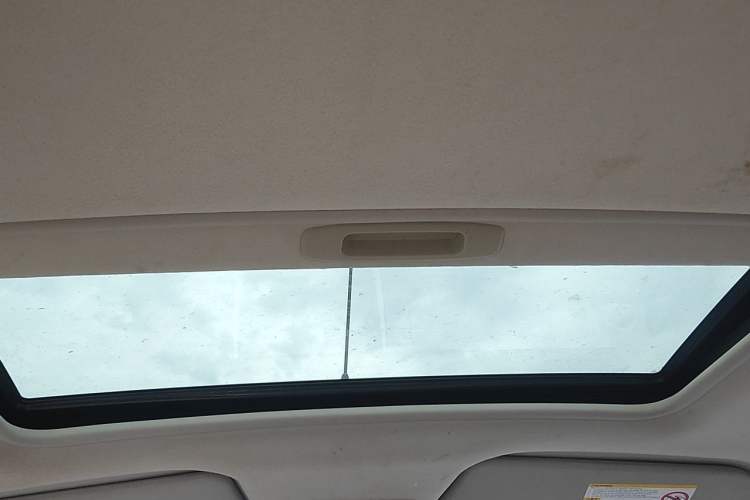 Used Chevrolet Sail 2013 Sedan 1.4L AMT Enjoy Edition Headliner