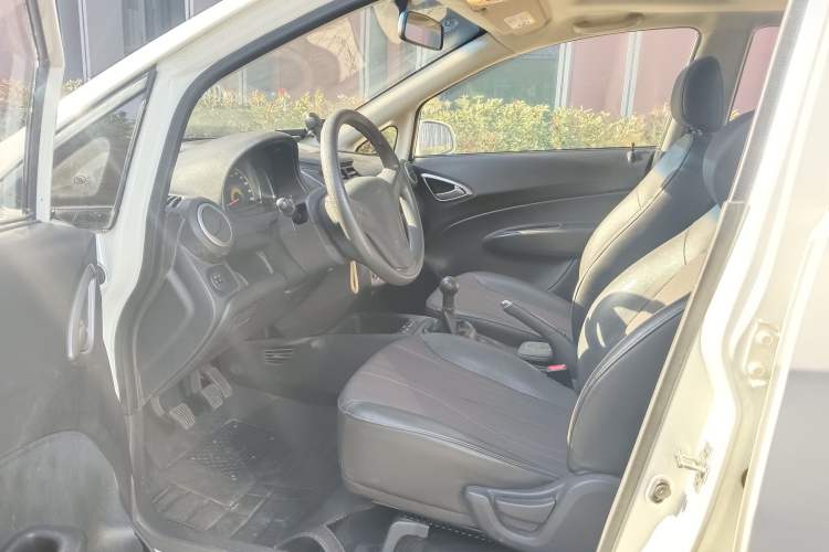 Used Chevrolet Sail 2013 Sedan 1.4L Manual - Youyi Happiness Edition Interior 3