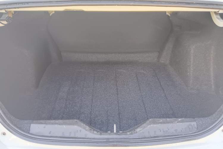 Used Chevrolet Sail 2013 Sedan 1.4L Manual - Youyi Happiness Edition Interior 5