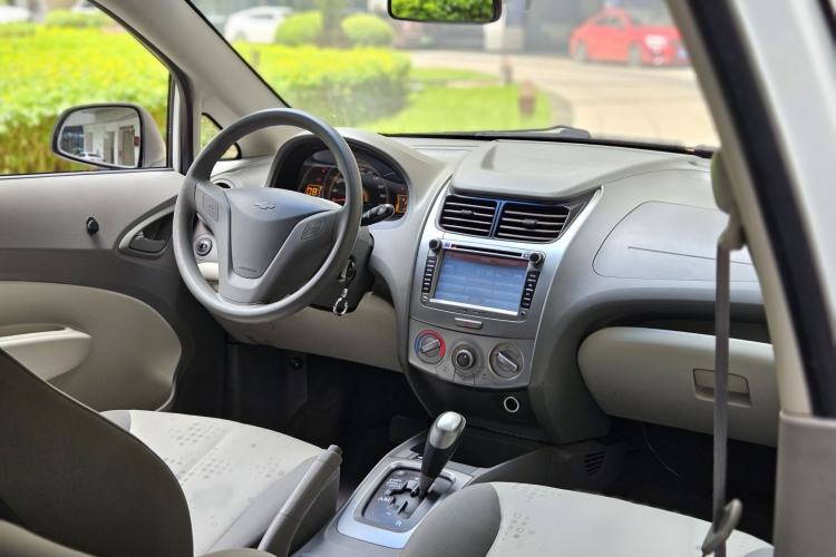 Used Chevrolet Sail 2013 Sedan 1.2L AMT Ideal Edition Interior 6