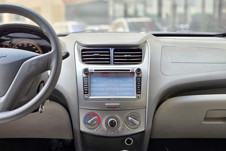 Used Chevrolet Sail 2013 Sedan 1.2L AMT Ideal Edition Interior 9