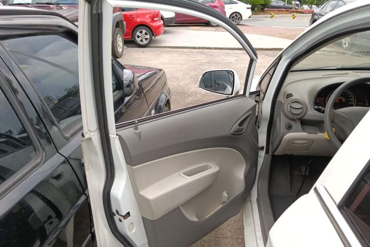 Used Chevrolet Sail 2013 Sedan 1.2L Manual Warm Edition Left Front Door Interior