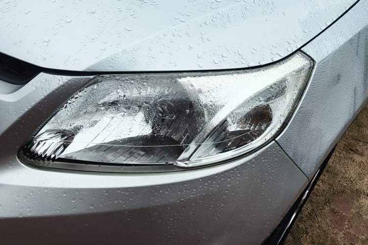 Used Chevrolet Sail 2013 Sedan 1.2L Manual Fashionable Happiness Edition Left Front Headlight