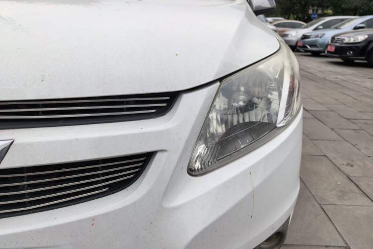 Used Chevrolet Sail 2013 Sedan 1.2L Manual Fashionable Happiness Edition Left Front Headlight