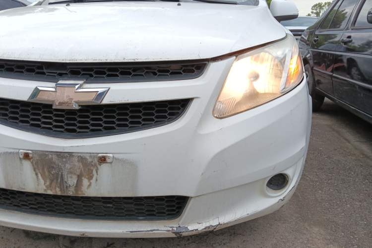 Used Chevrolet Sail 2013 Sedan 1.2L Manual Warm Edition Left Front Headlight