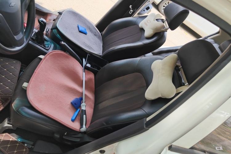 Used Chevrolet Sail 2013 Sedan 1.4L Manual - Youyi Happiness Edition Left Front Seat