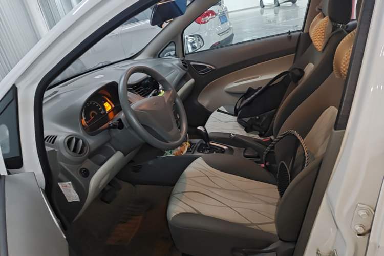Used Chevrolet Sail 2013 Sedan 1.4L AMT Enjoy Edition Left Front Seat
