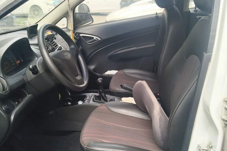 Used Chevrolet Sail 2013 Sedan 1.2L Manual Fashionable Happiness Edition Left Front Seat