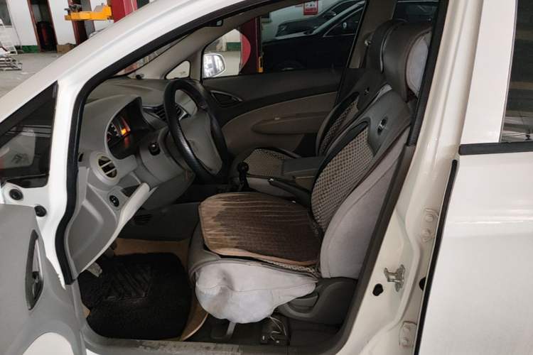 Used Chevrolet Sail 2013 Sedan 1.4L Manual Elegance Edition Left Front Seat