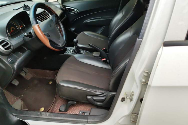 Used Chevrolet Sail 2013 Sedan 1.4L Manual Ideal Happiness Edition Left Front Seat