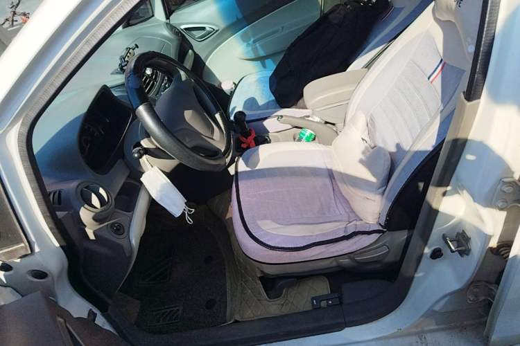 Used Chevrolet Sail 2013 Sedan 1.4L Manual Happiness Edition II Left Front Seat