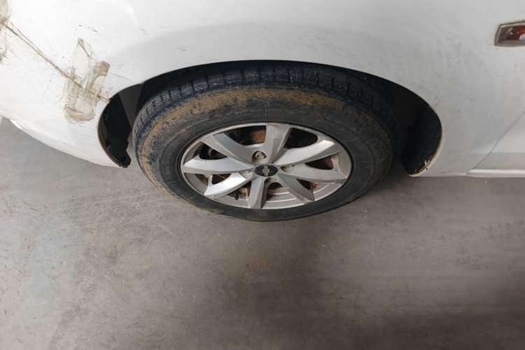 Used Chevrolet Sail 2013 Sedan 1.2L Manual Fashion Edition Left Front Wheel Hub