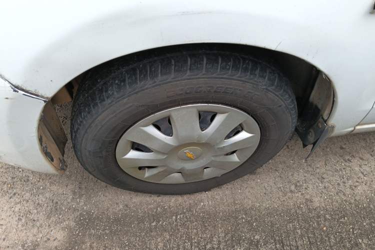 Used Chevrolet Sail 2013 Sedan 1.2L Manual Warm Edition Left Front Wheel Hub