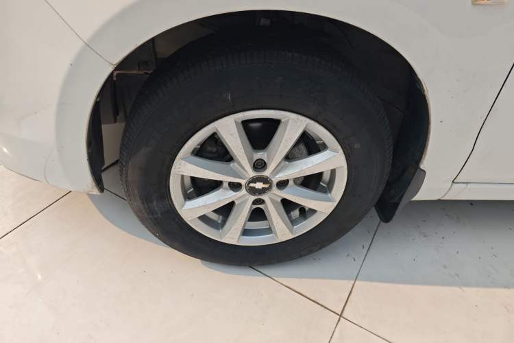 Used Chevrolet Sail 2013 Sedan 1.2L Manual Fashion Edition Left Front Wheel Hub