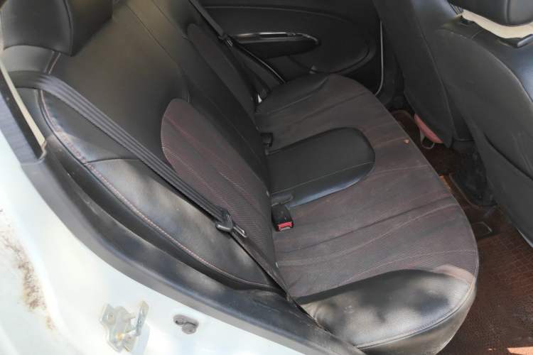 Used Chevrolet Sail 2013 Sedan 1.4L Manual - Youyi Happiness Edition Left Rear Seat