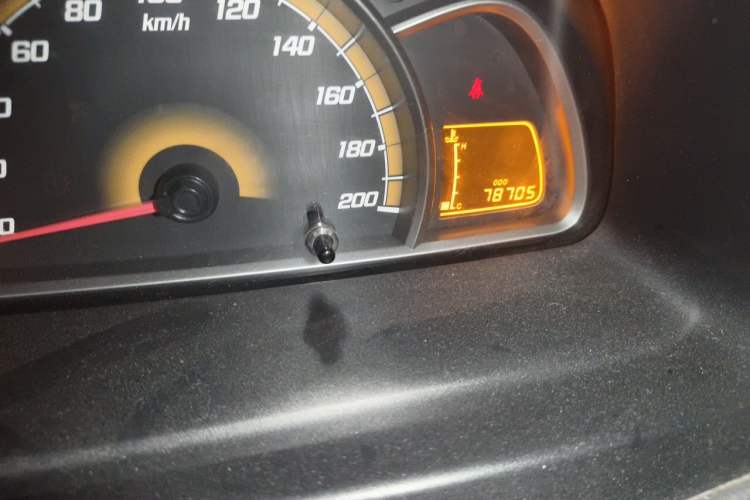 Used Chevrolet Sail 2013 Sedan 1.4L AMT Enjoy Edition Odometer Close Up