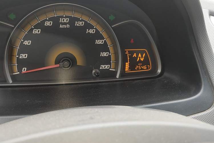 Used Chevrolet Sail 2013 Sedan 1.4L AMT Enjoy Edition Odometer Close Up